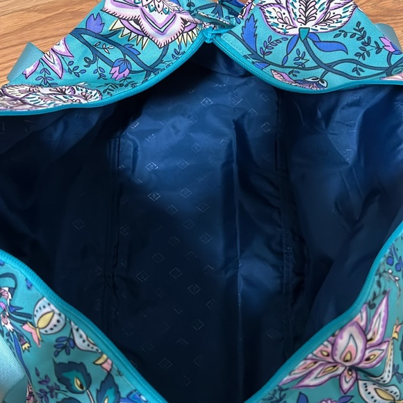 Vera Bradley Lighten Up Large Traveler Duffel and cosmetic bag Peacock Garden - Picture 7 of 16